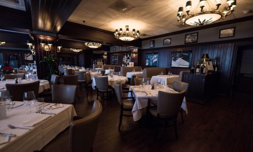 Hilton---ChopHouse---Dining-Room_z2-Marketing_5E26095C-ACB0-4DF5-A10254AFBA94D629_749c5afe-fc06-4031-b1721cf160d0443c